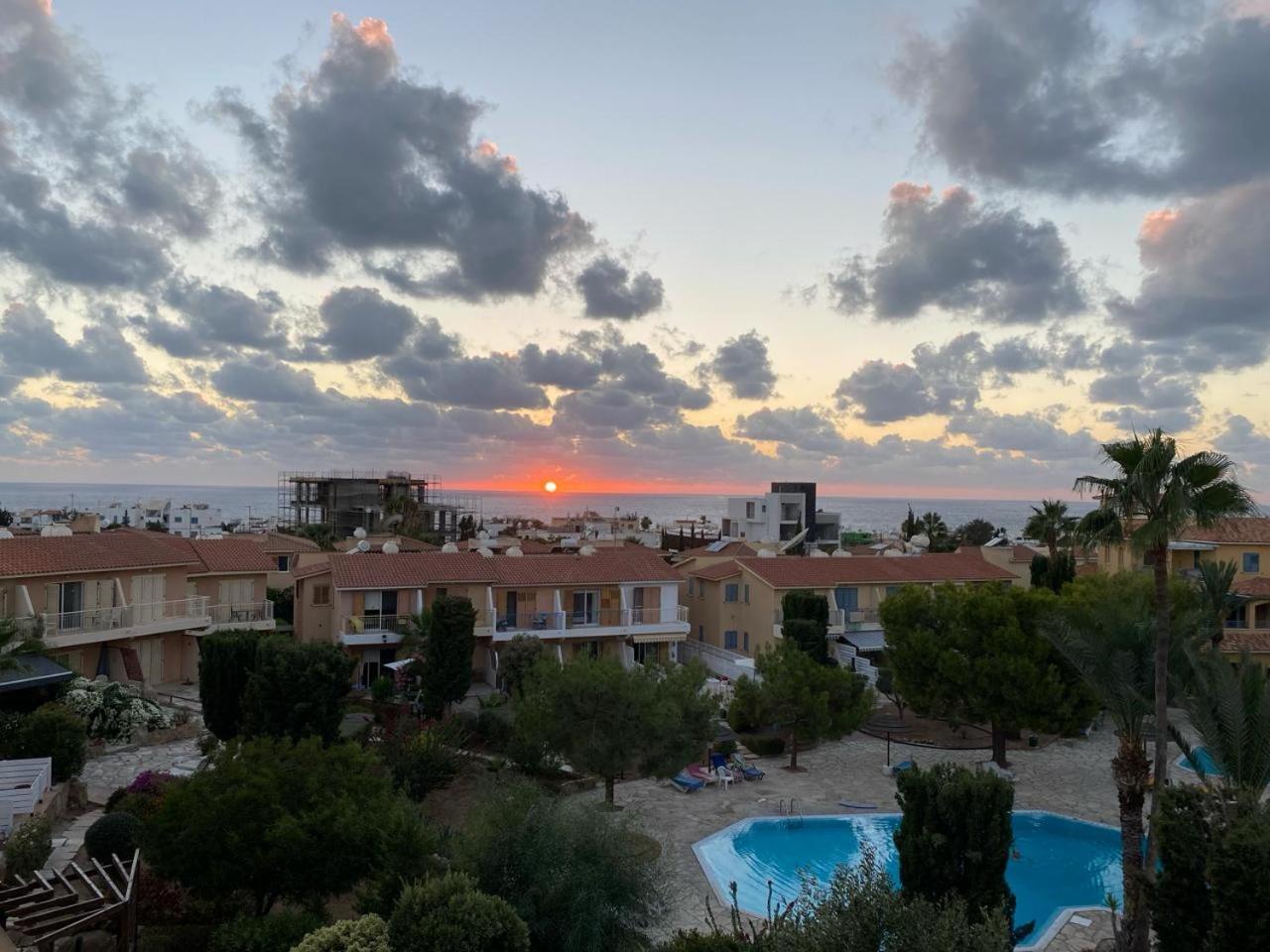 Newly Renovated- Regina Gardens 1, Venus Beach 500 M, Sea&Sunsets View, License Ooo7141 Pafos Zewnętrze zdjęcie